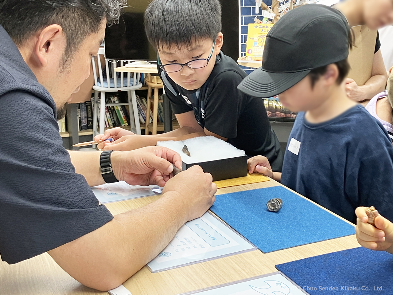 夏休み自由研究ワークショップ　きて みて さわって恐竜教室